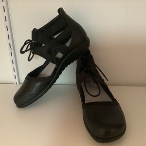 Naot “Kata”, sz 39, blk  snake leather/blk velvet unbuckle/blk  raven leather